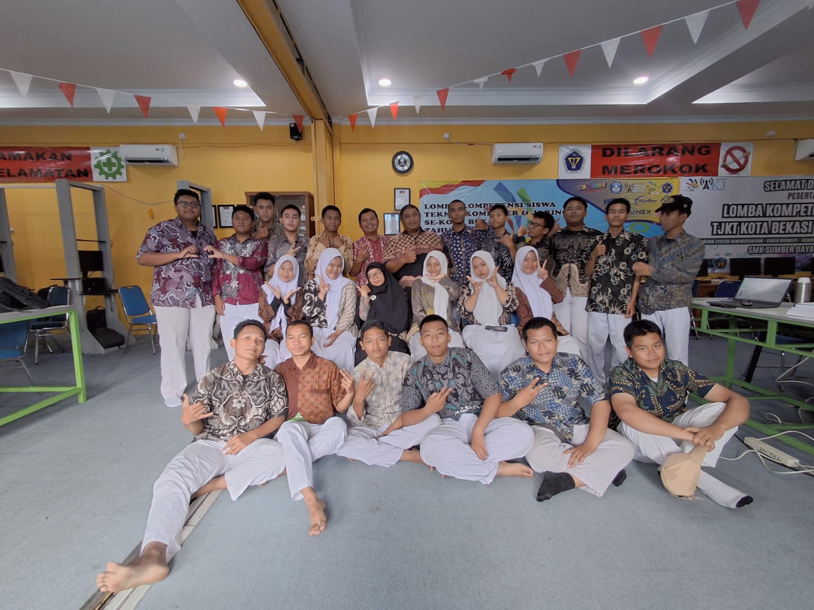 Momen XII SATELIT 1