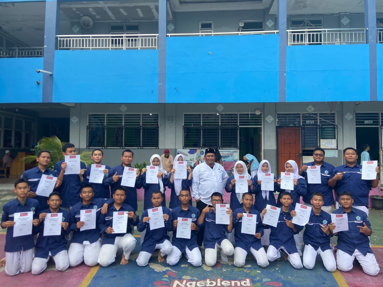 Momen XII SATELIT 4